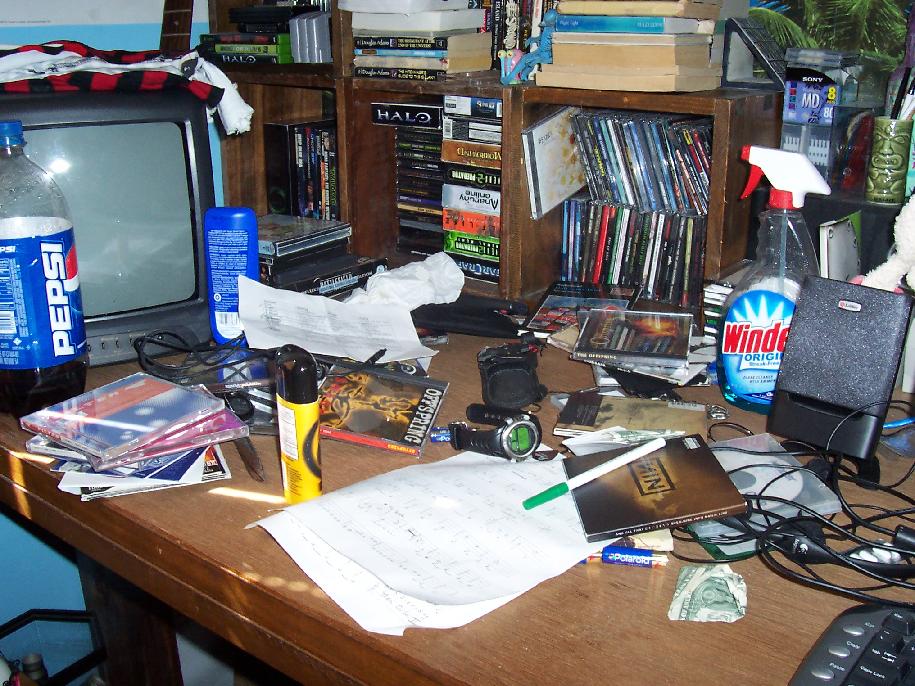 DESK OF D00M!!.JPG
